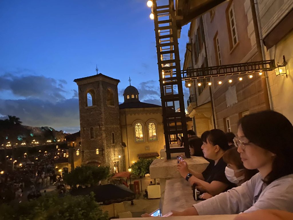 The DisneySea Oceano restaurant balcony tiers