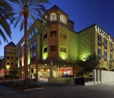 Desert Palms Hotel and Suites
Photo Source: Trip Advisor