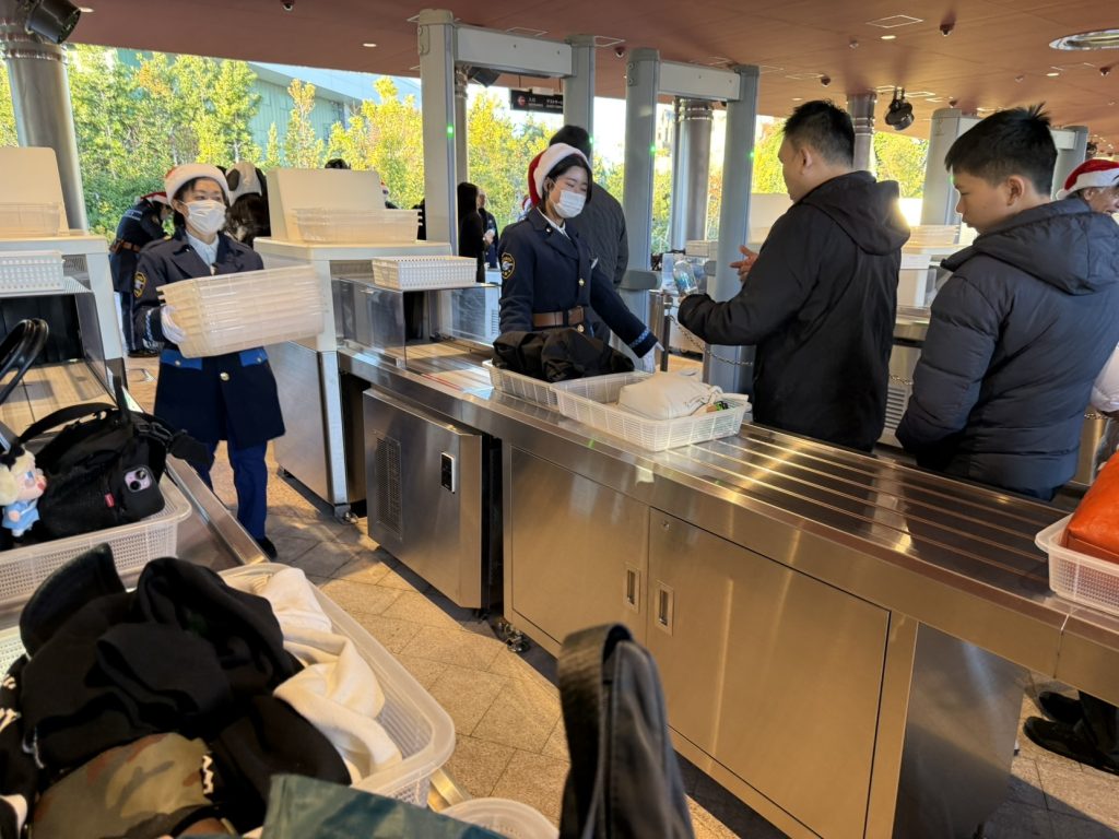 You can carry your drink bottle with you into USJ at security